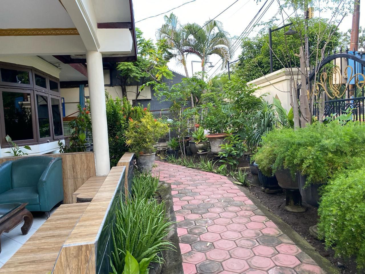 Dijual Rumah Mewah Lokasi Strategis di Jemur Andayani Surabaya Selatan - Image 1