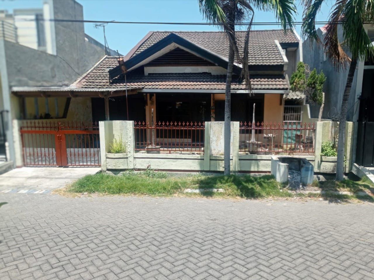 Dijual Cepat Rumah Lokasi Strategis di Bendul Merisi, Surabaya Selatan - Image 1
