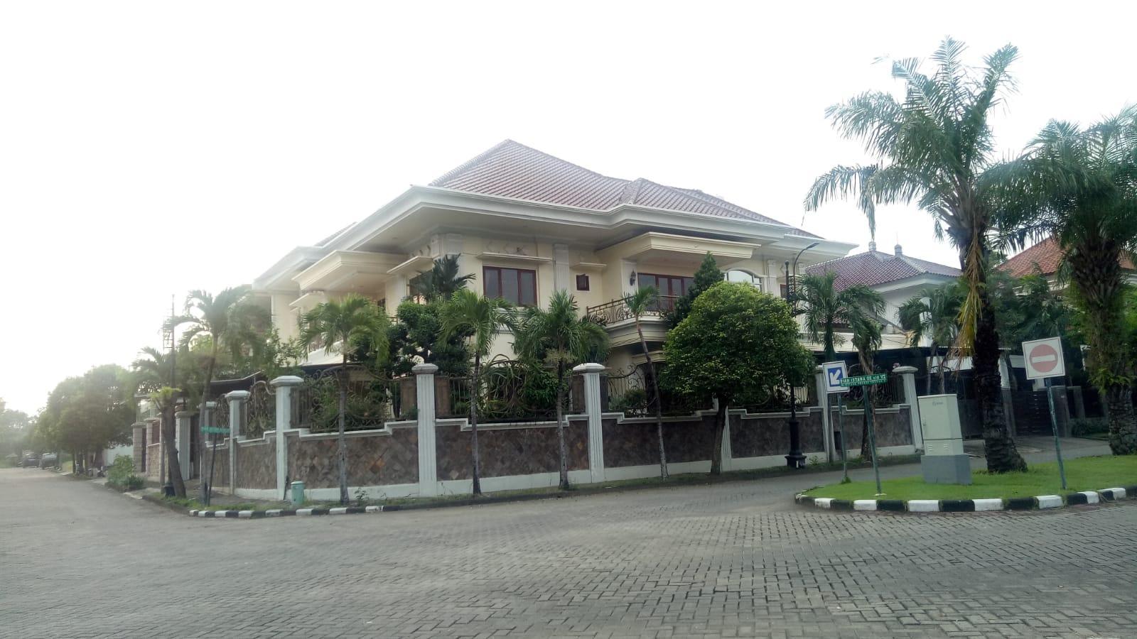 Dijual Rumah Furnish Bagus Siap Huni Taman Kedaton Dian Istana – Surabaya Barat - Thumbnail 3