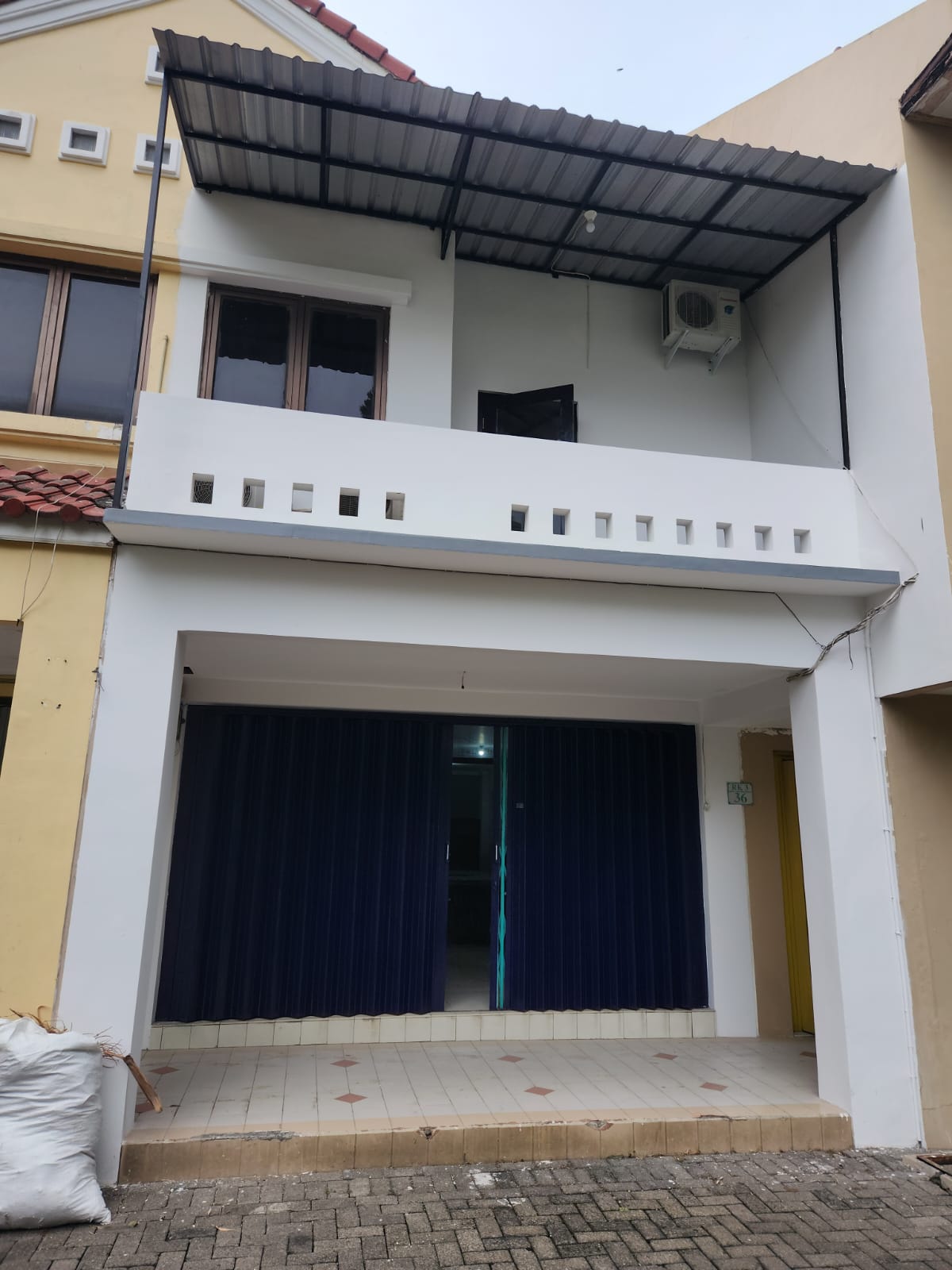 Disewakan Ruko Strategis di Galeri Bukit Indah Surabaya Barat - Image 1
