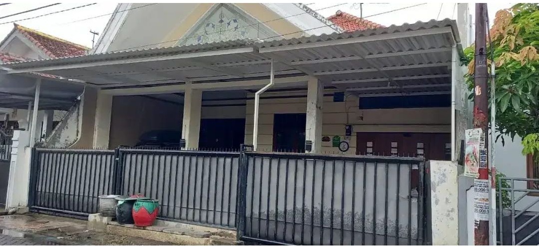 Dijual Rumah Luas Sejuk di Jalan Semolowaru Selatan Surabaya Timur – Dekat Kampus & Fasilitas Umum - Image 1