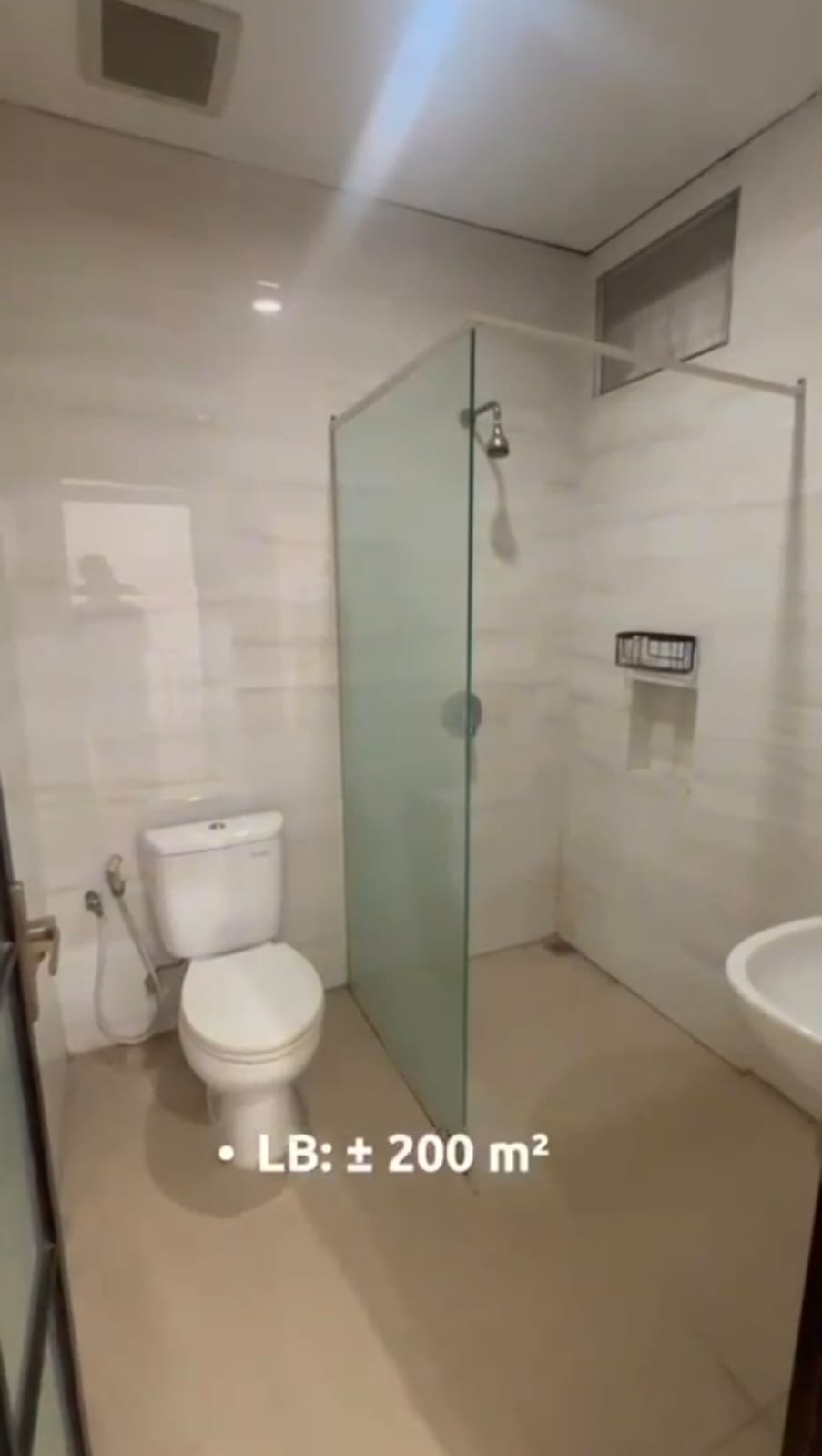 Dijual Rumah 2 Lantai Semi Furnish Murah Strategis di Taman Puspa Raya Citraland Surabaya Barat - Thumbnail 3