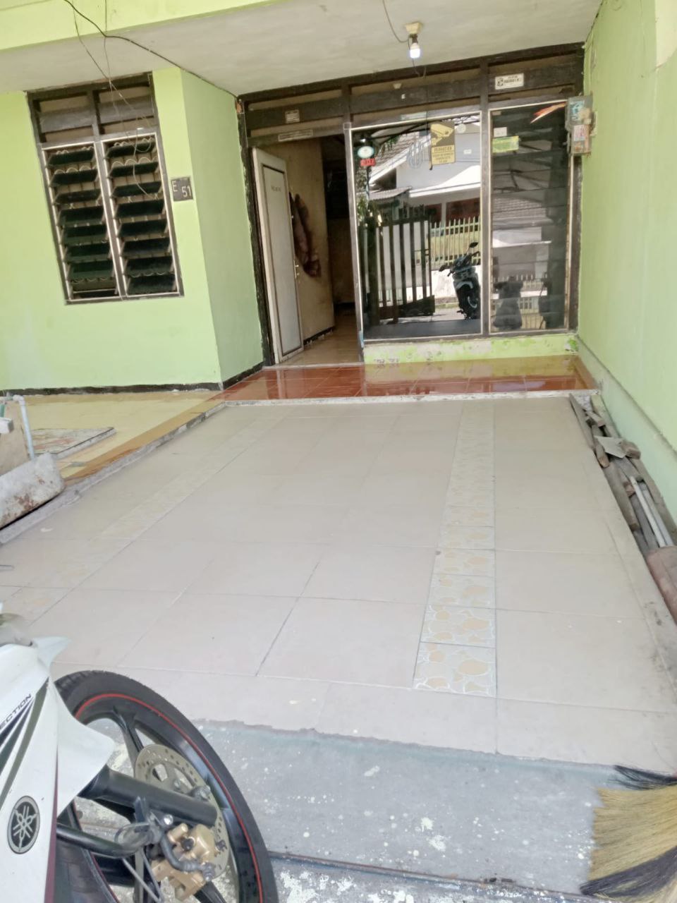 Dijual Rumah Hitung Tanah Strategis di Darmo Indah Barat Surabaya Barat - Image 1