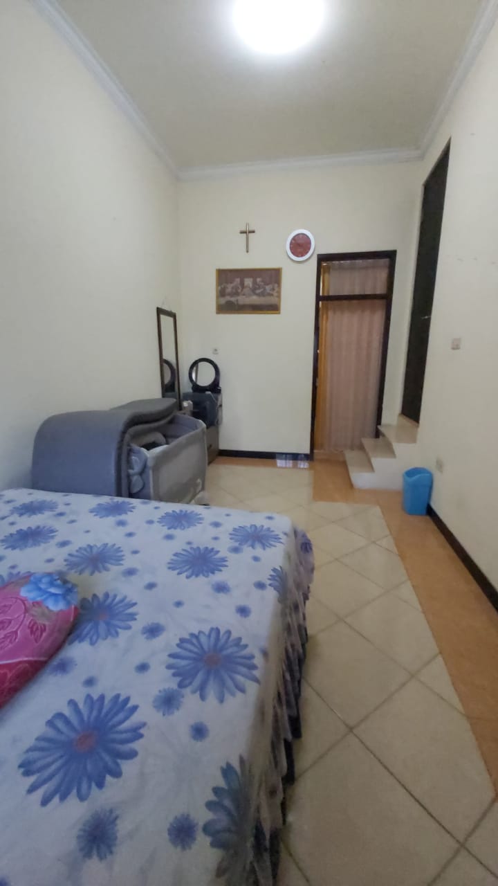 Dijual Rumah Siap Huni Full Furnish di Raya Tengger Kandangan Surabaya Barat – Hadap Timur Garasi 3 Mobil - Thumbnail 3