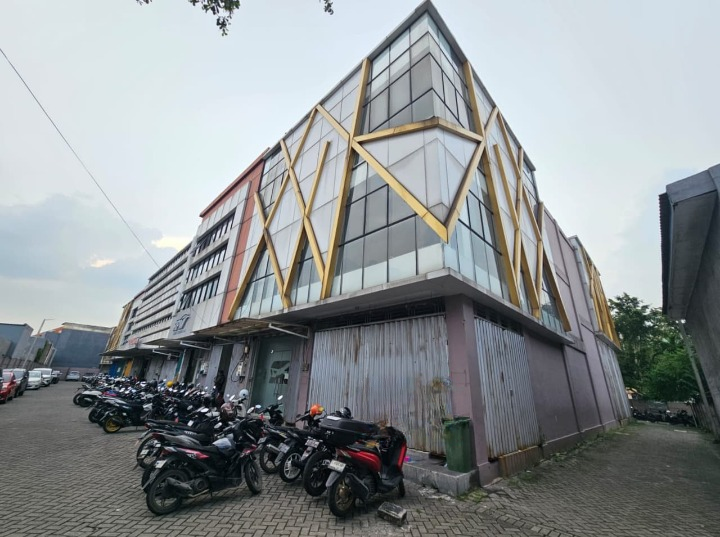 Jual Ruko 3 Lantai Strategis Murah Semut Square Surabaya - Image 1