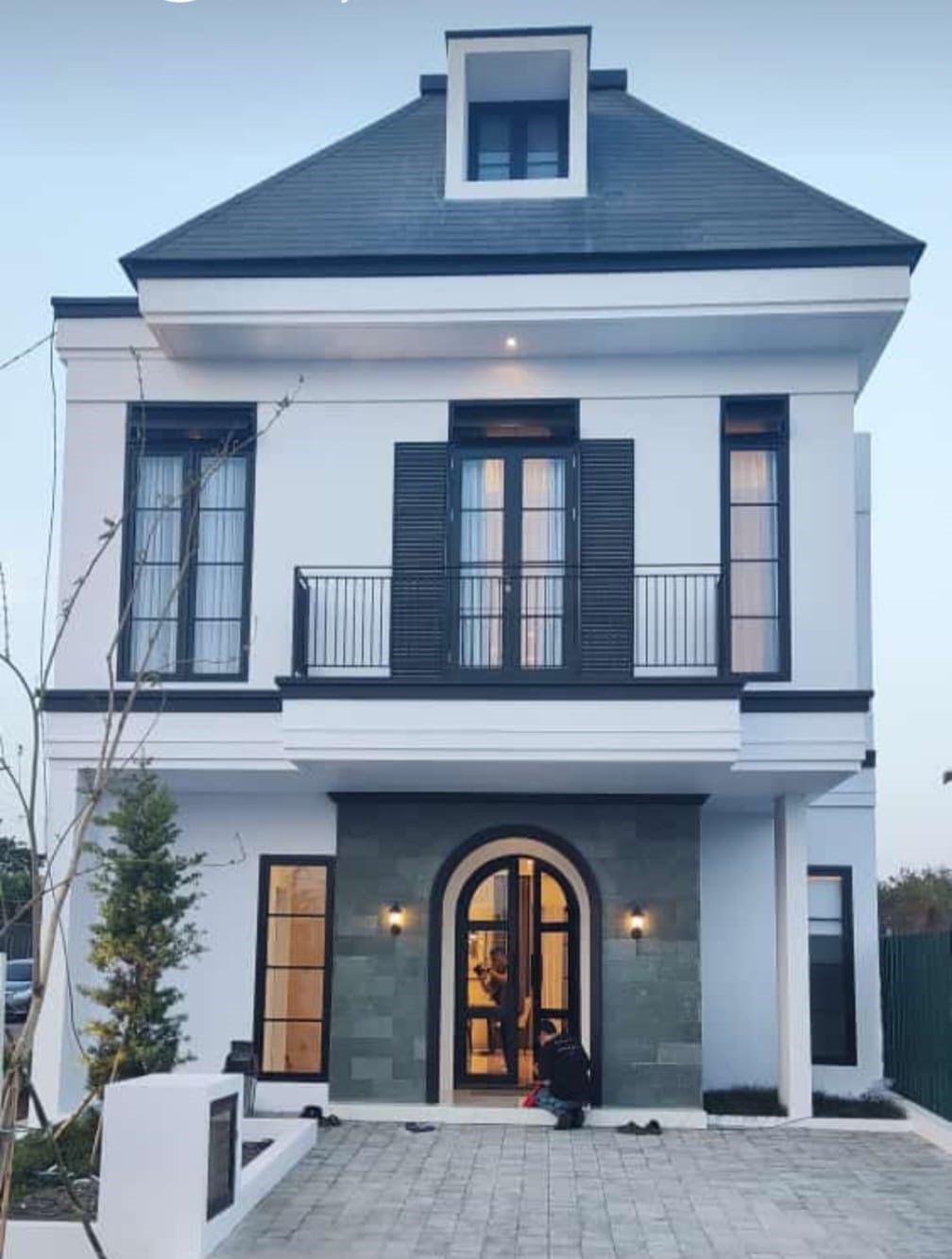 Dijual Rumah Baru Free Furnish di Le Isole Dian Istana Surabaya Barat - Image 1