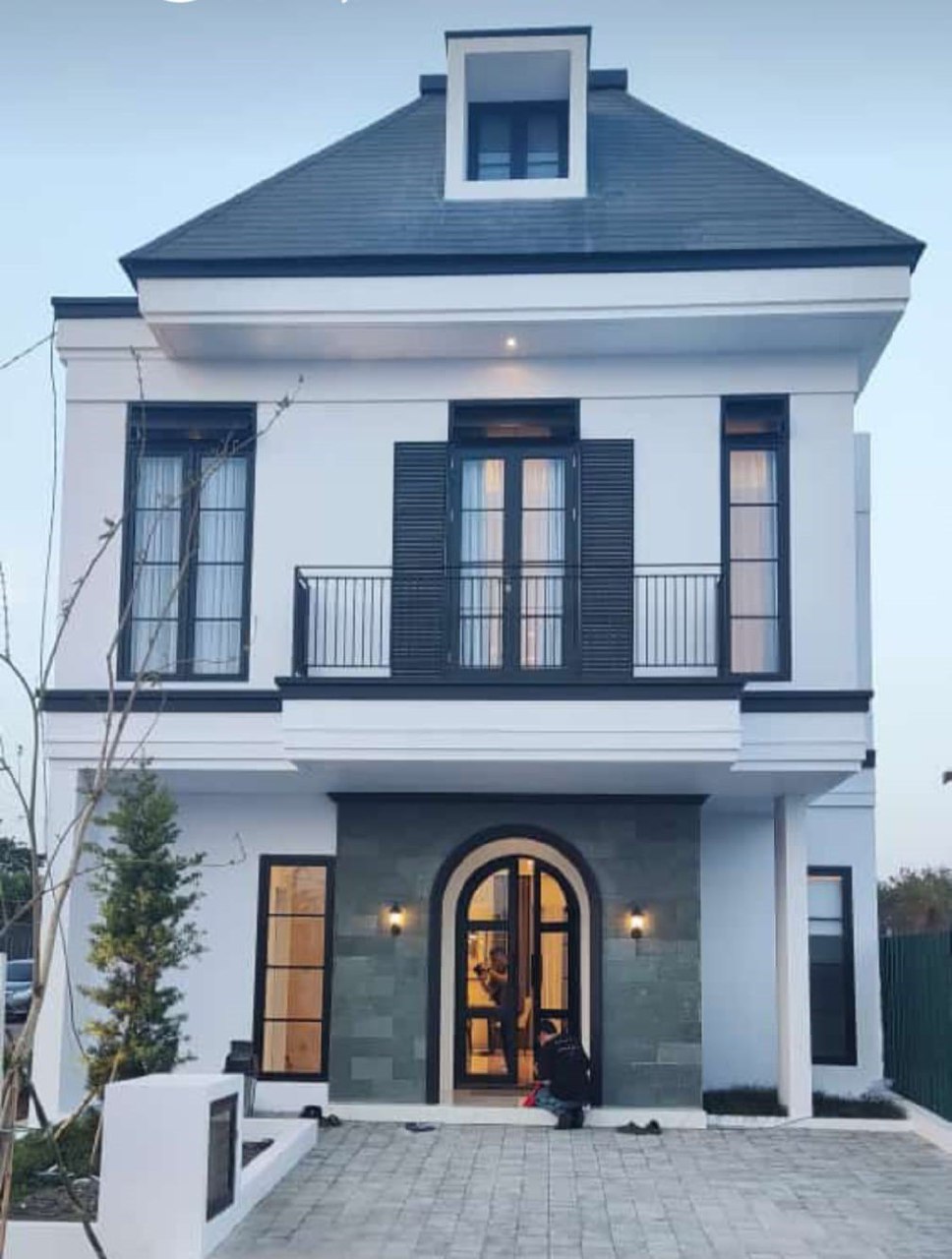 Dijual Rumah Free Furnish di Le Isole Dian Istana Surabaya Barat - Image 1