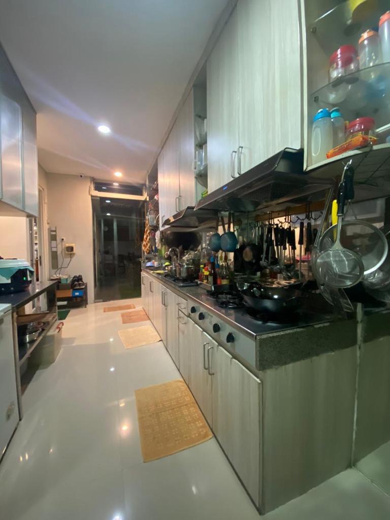 Jual Rumah Mewah 2 Lantai Raffles Garden Lokasi Strategis Surabaya Barat - Thumbnail 8