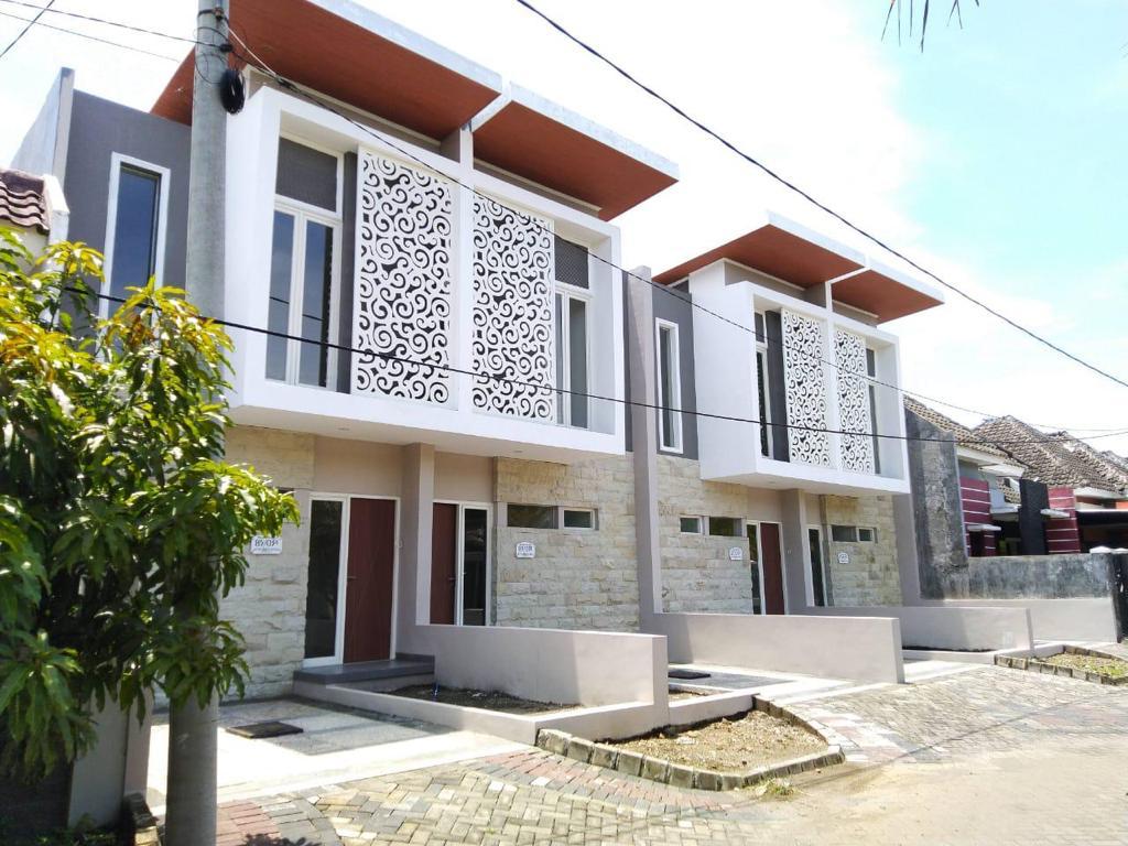 Dijual Rumah Siap Huni Grand Shanaya Menganti Surabaya Barat - Image 1