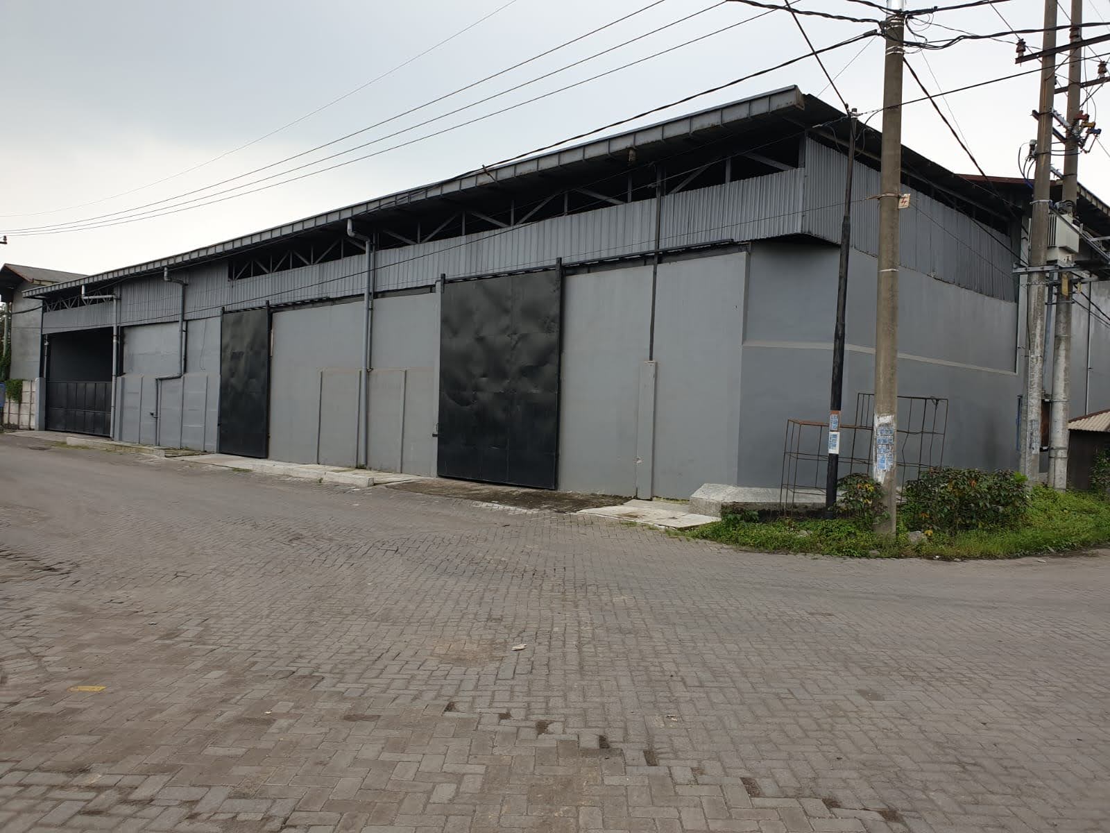 Dijual Gudang Siap Pakai Lokasi Strategis di Osowilangun Permai Surabaya Barat - Image 1