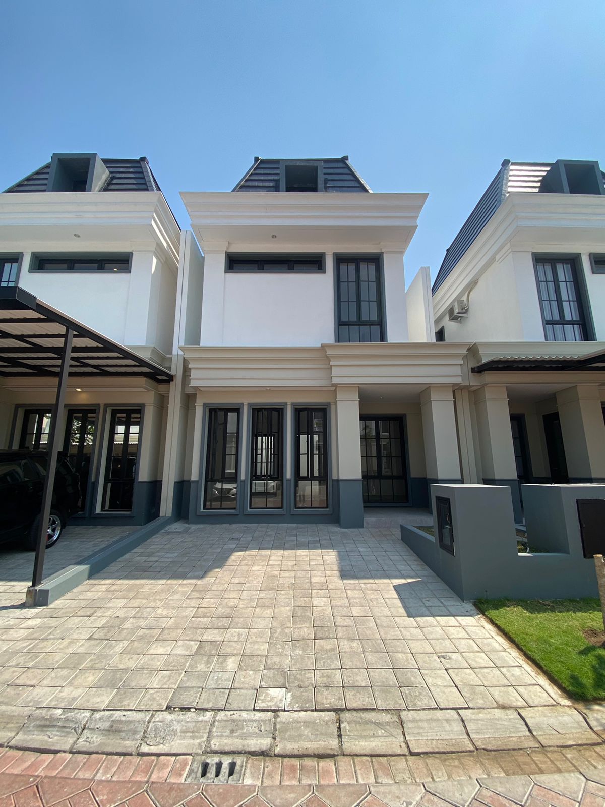 Dijual Rumah 2 Lantai Baru White House Dian Istana Lokasi Premium di Surabaya Barat - Image 1