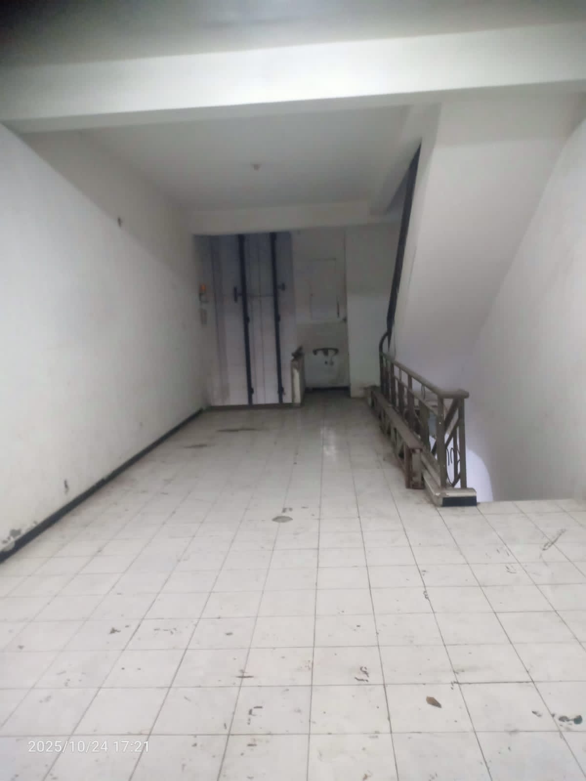 Jual Ruko 3 Lantai Strategis Murah Putro Agung Wetan Kenjeran Palace Surabaya - Thumbnail 5