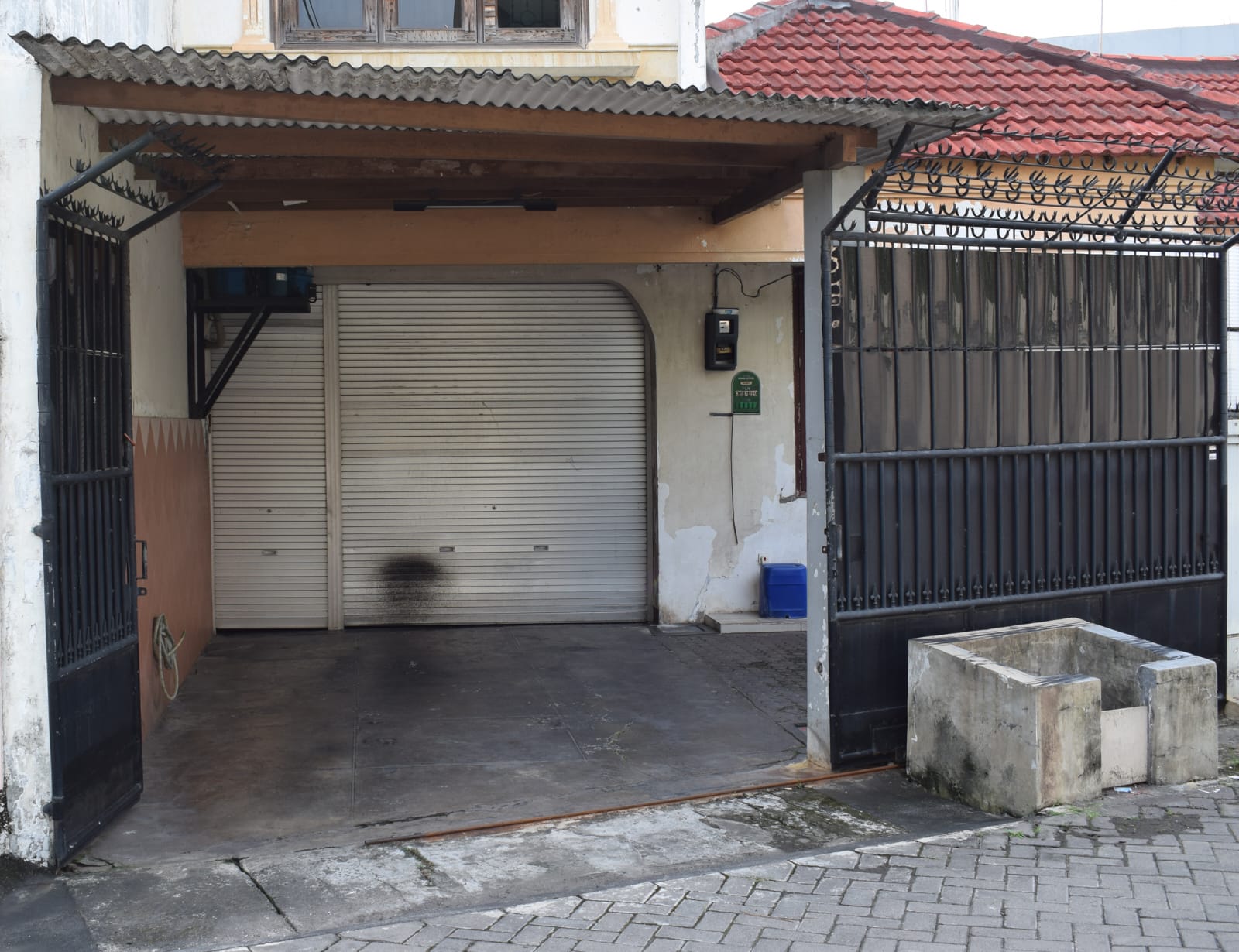 DIJUAL Rumah Sedang Direnovasi Serah Terima Kondisi Siap Huni Putat Indah Timur Surabaya Barat - Thumbnail 3