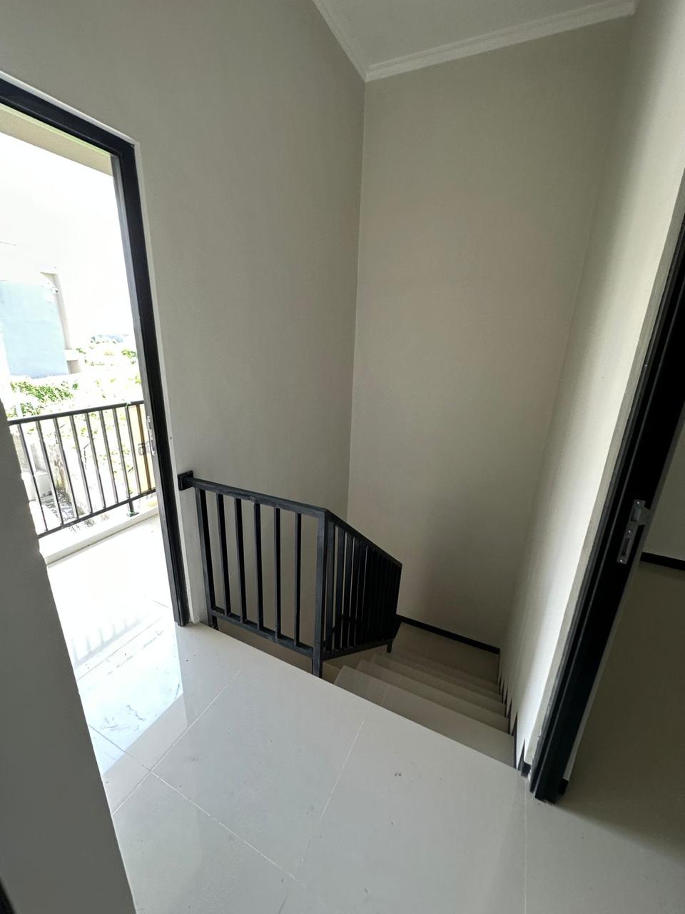 Dijual Rumah Jl. Gunung Anyar Grand Alana Surabaya dengan Lingkungan Tenang - Thumbnail 3