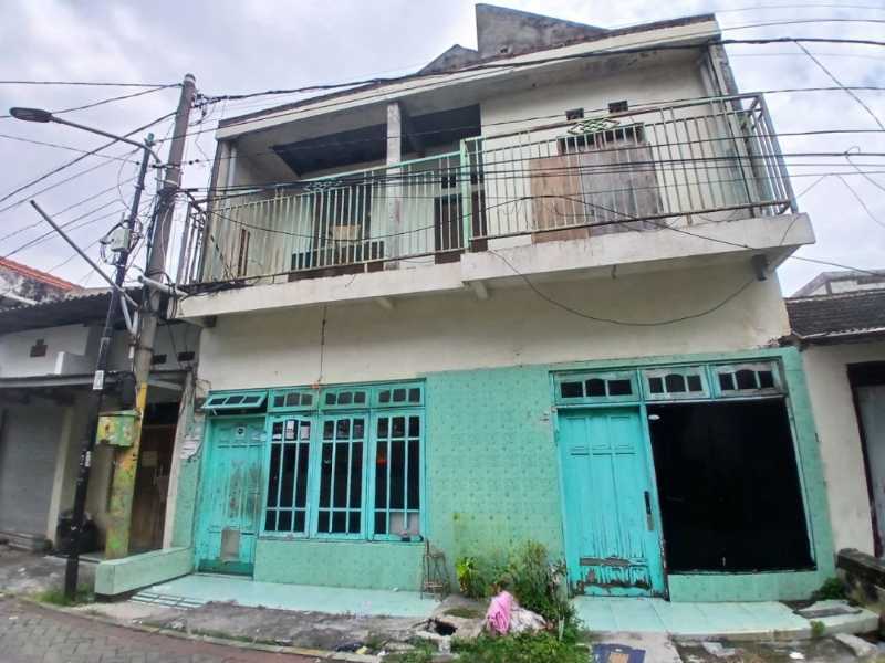 Dijual Rumah Dengan Potensi Hunian Besar Struktur Kokoh di Jl. Benowo Surabaya Barat - Image 1