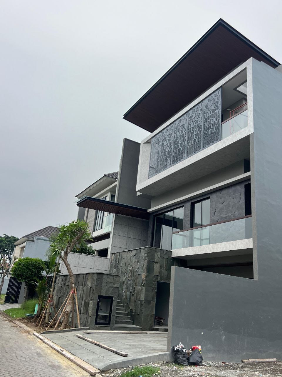 Jual Rumah Mewah Baru 2 Lantai Water Front Lokasi Premium Citraland Surabaya Barat - Thumbnail 8