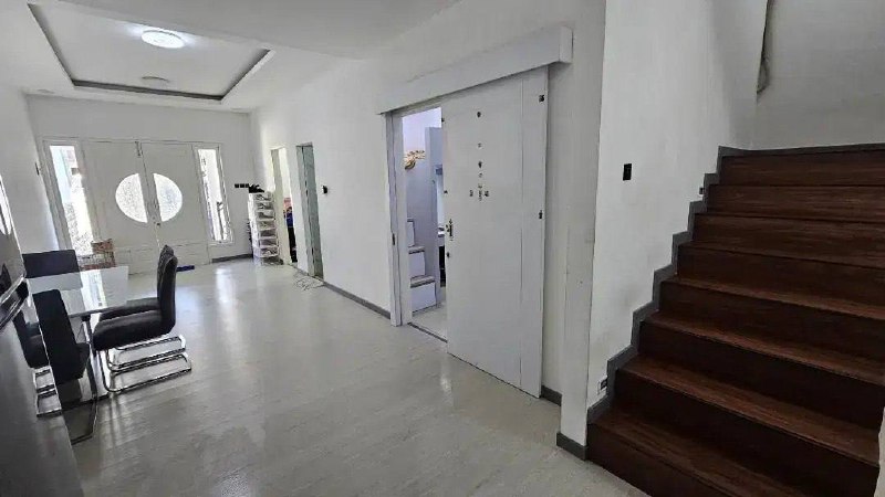 Dijual Rumah Taman Mutiara Pakuwon City Semi Furnish Surabaya Timur - Thumbnail 4