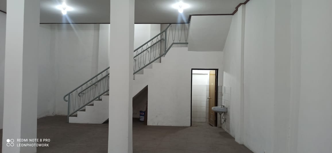 Disewakan Ruko 2 Lantai Siap Huni Lokasi Komersil di Baliwerti Surabaya Pusat - Thumbnail 3
