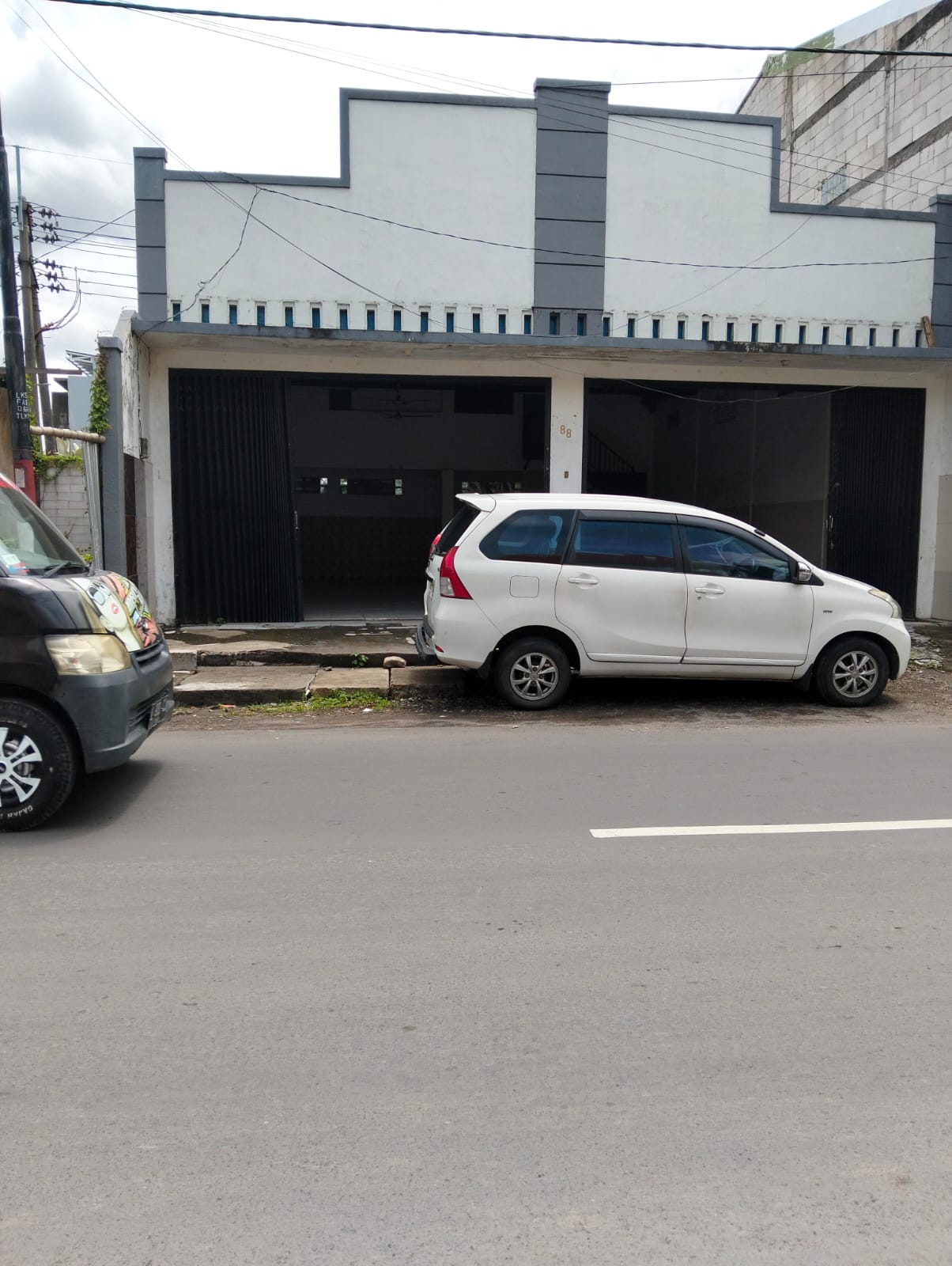 Disewakan Gudang Bagus Siap Pakai Raya Wisma Lidah Kulon Surabaya Barat - Image 1