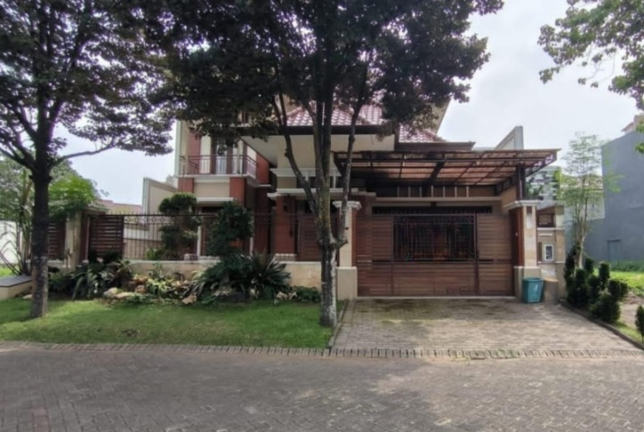 Jual Rumah 2 Lantai Strategis Murah Villa Golf Indah Araya Malang - Image 1