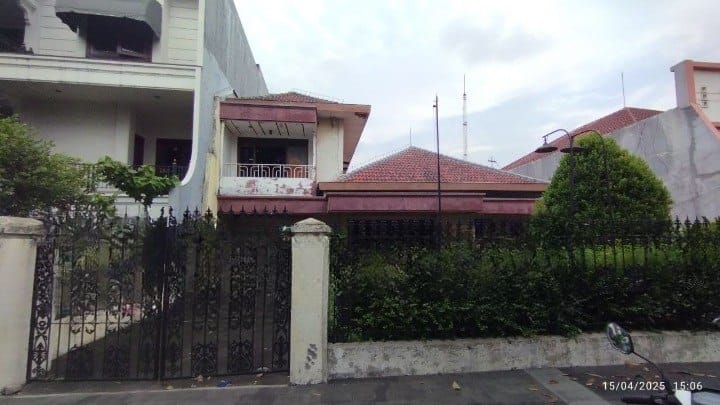 Jual Rumah Besar Terawat Raya Jemur Andayani Lokasi Strategis Surabaya Selatan - Image 1
