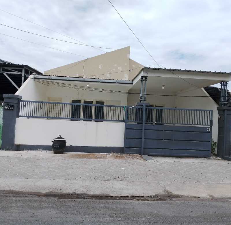 Disewakan Rumah Siap Huni Lokasi Strategis di Surabaya Barat - Image 1