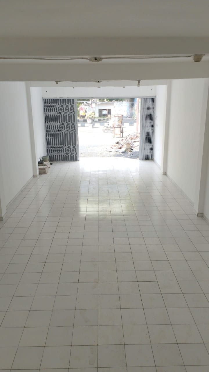 Disewakan Ruko Raya A. Yani Lokasi Strategis Malang Jawa Timur - Thumbnail 3