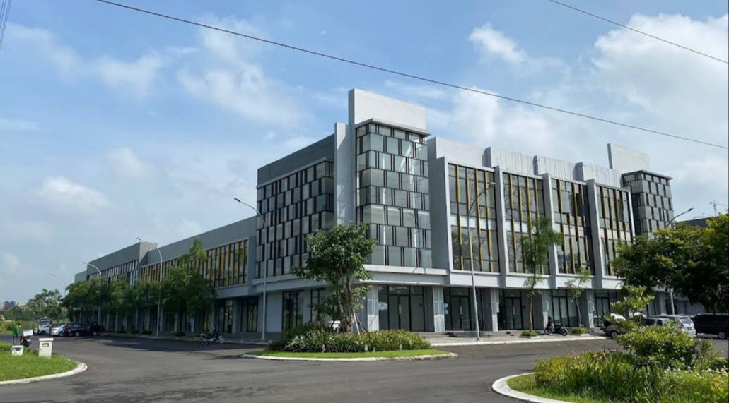 Dijual Ruko Modern Strategis di North Avenue Shophouses New Phase Citraland The Greenlake Surabaya Barat - Image 1