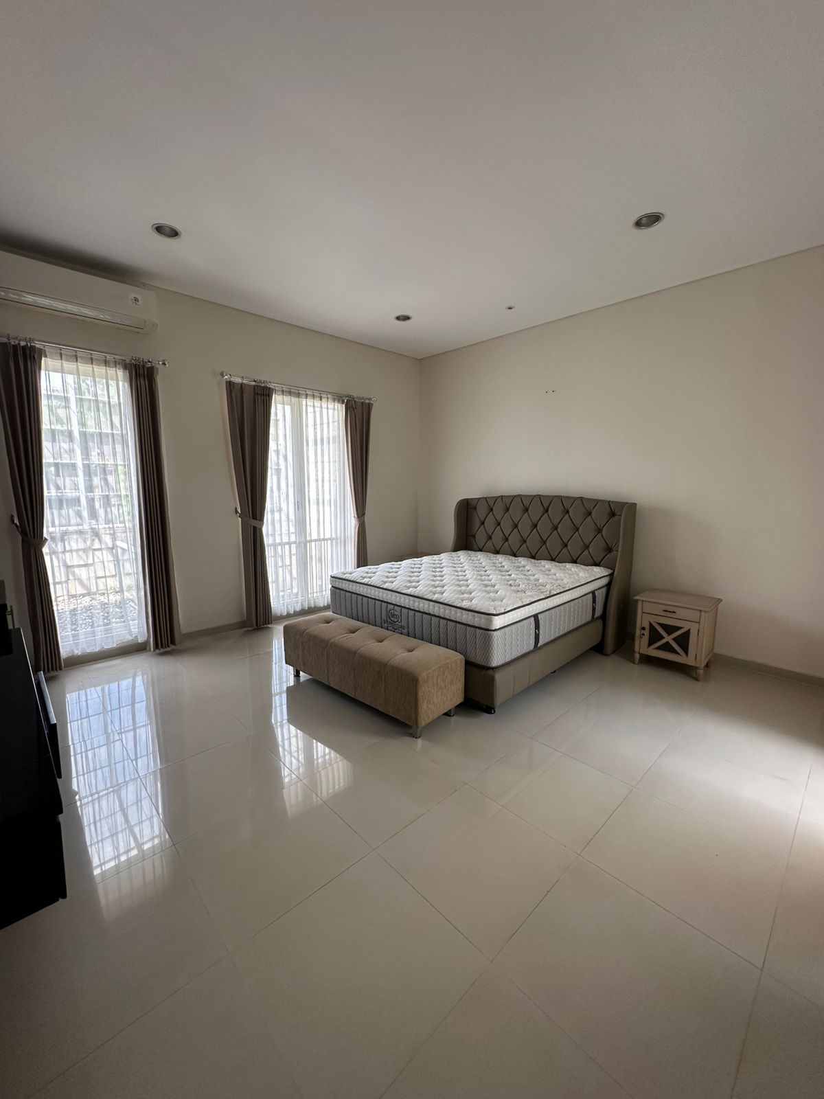 Disewakan Rumah Bukit Telaga Golf Citraland Surabaya Barat - Thumbnail 8