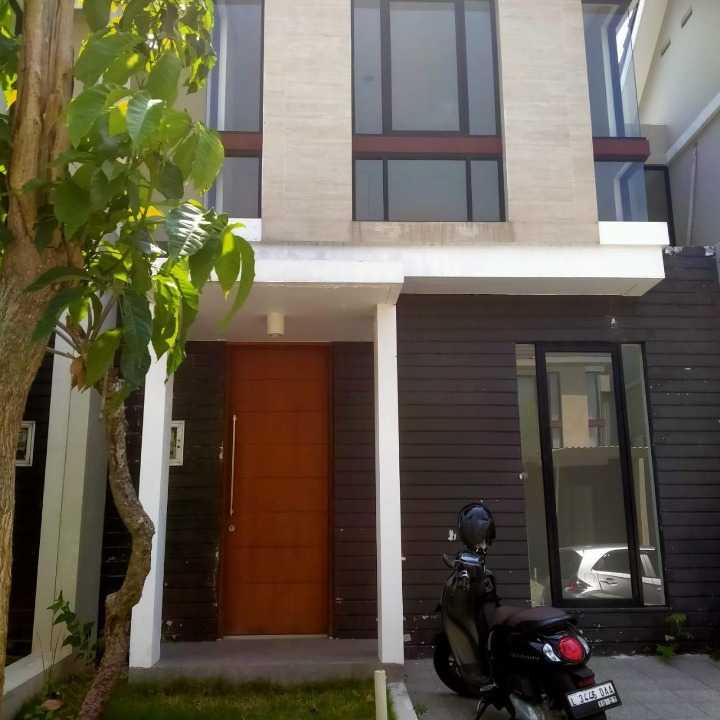 Dijual Rumah Elite Northwest Lake Citraland di Wilayah Surabaya Barat - Image 1