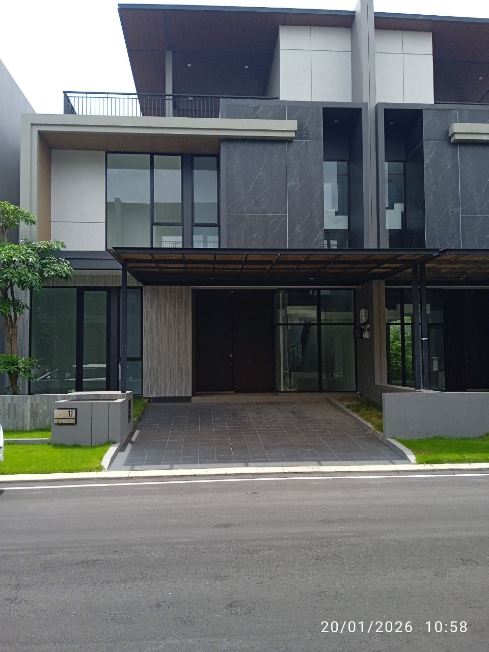 Disewakan Rumah Siap Huni di Kawasan Premium District 9 Admore Citraland Surabaya Barat - Image 1