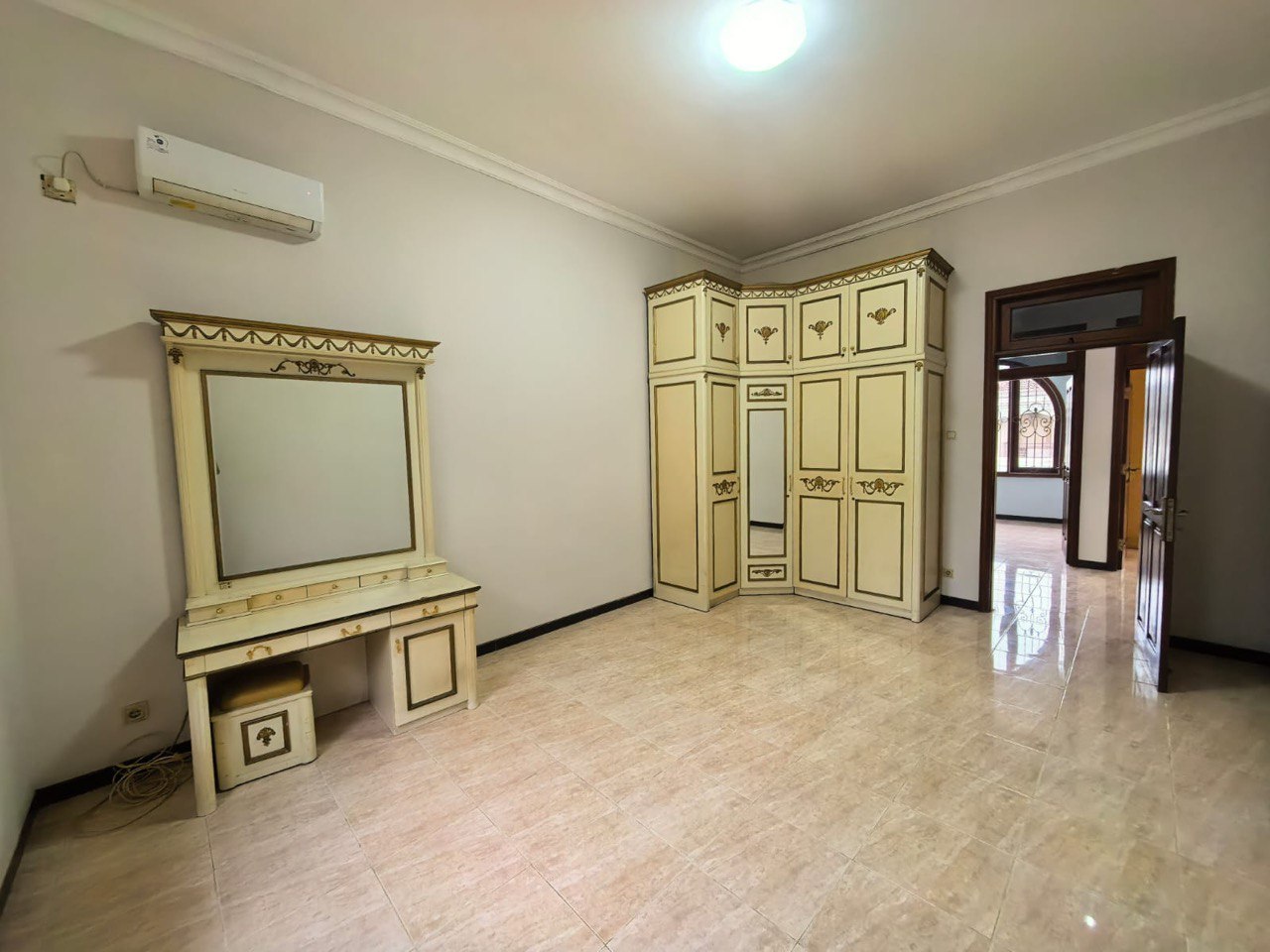Dijual Rumah Mewah Renovasi Seperti Baru di Villa Bukit Mas Surabaya Barat - Thumbnail 8