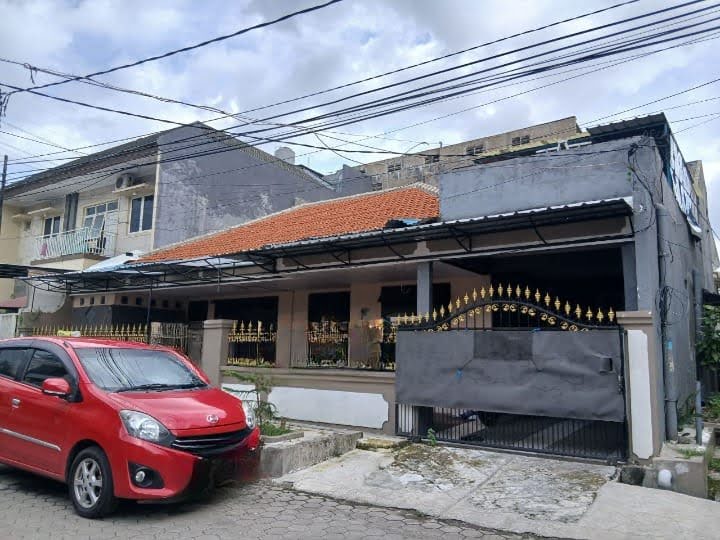 Dijual Rumah Strategis 3 Lantai di Nol Jalan Raya Dukuh Kupang Barat - Image 1
