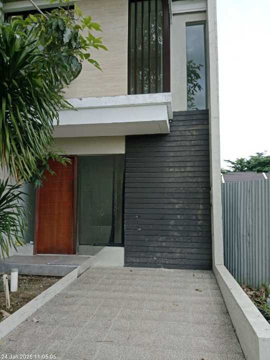 Dijual Rumah 2 Lantai Dekat Swimming Pool di Northwest Lake Citraland Surabaya Barat - Thumbnail 2