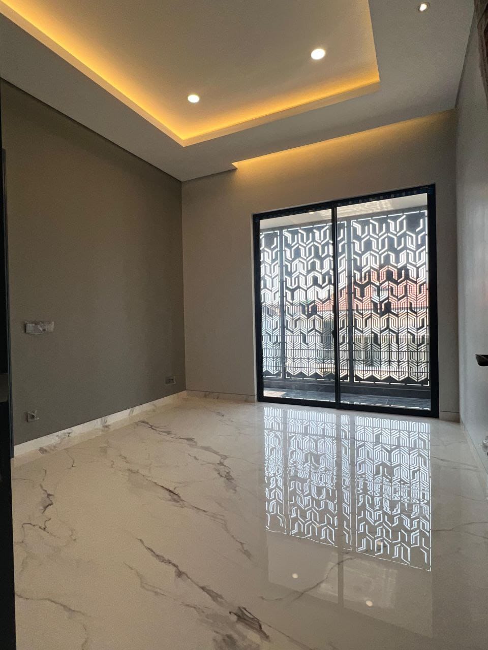 Dijual Rumah Mewah Baru 2 Lantai Water Front Lokasi Premium Citraland Surabaya Barat - Thumbnail 3