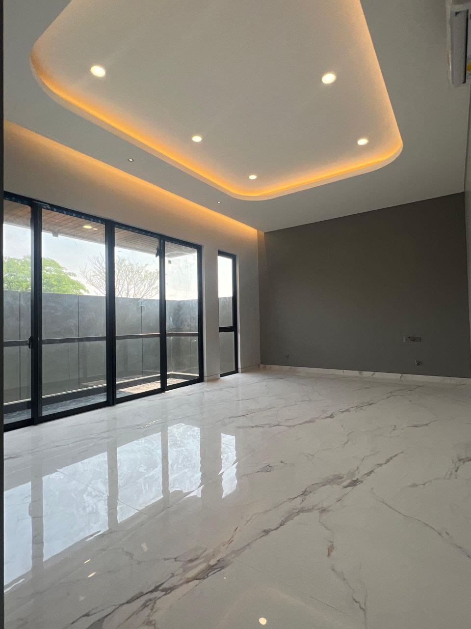 Dijual Rumah Mewah Baru 2 Lantai Water Front Lokasi Premium Citraland Surabaya Barat - Thumbnail 4