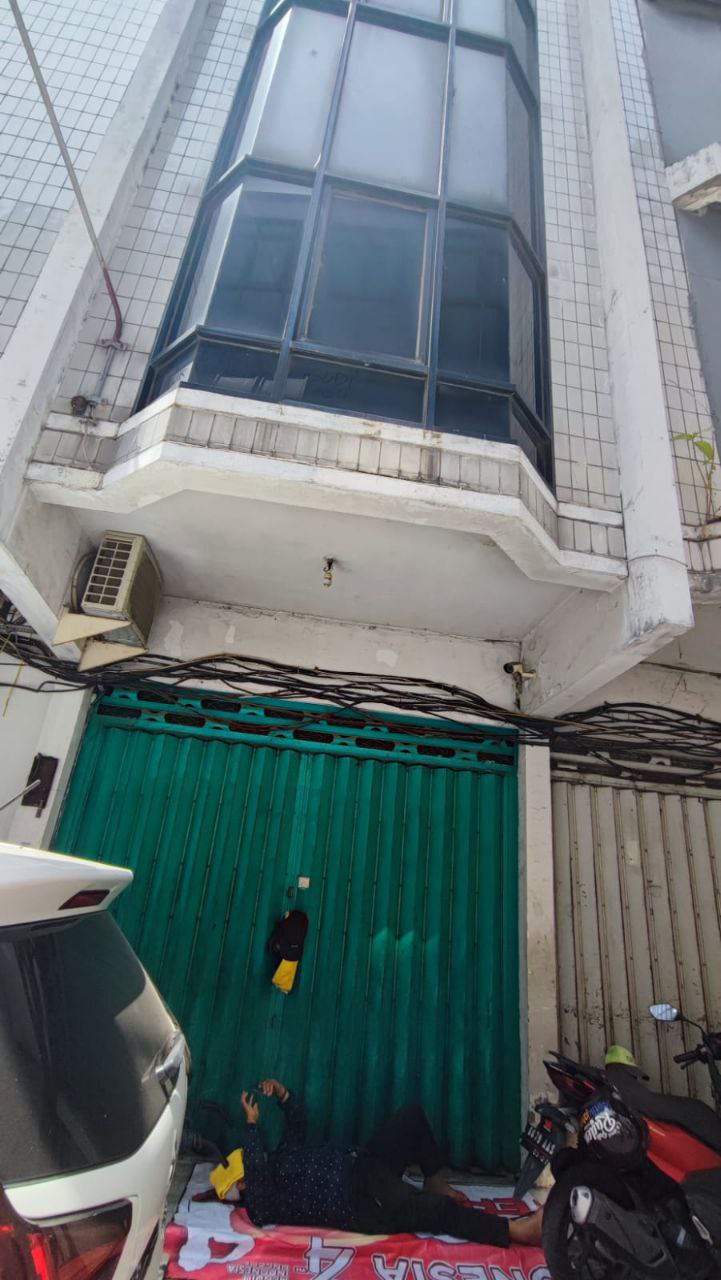Dijual Ruko Strategis 4 Lantai di Kembang Jepun Surabaya Utara - Image 1