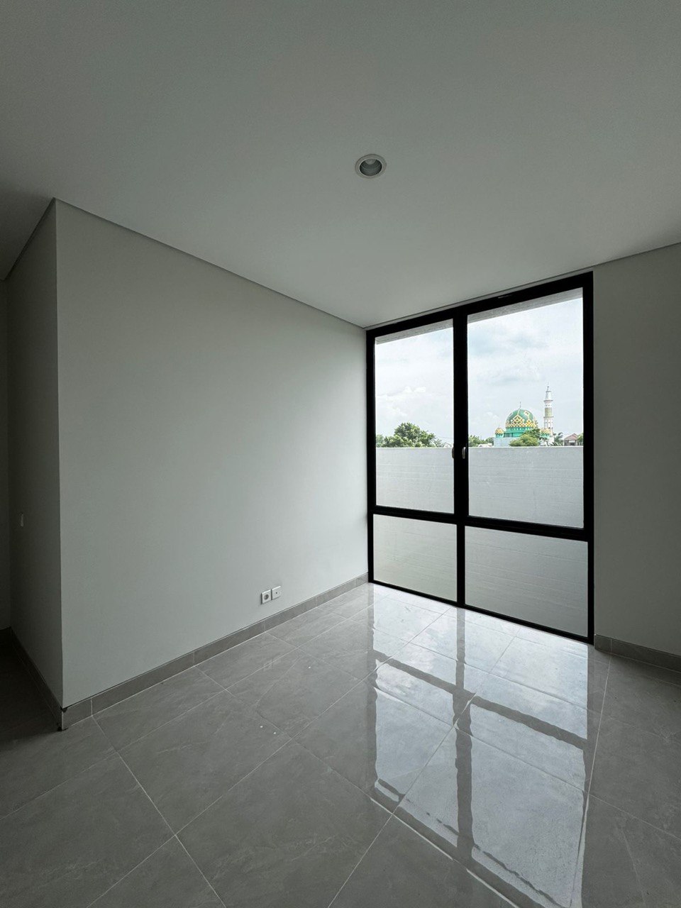 Disewakan Rumah Baru Minimalis Pelican Hill Citraland Surabaya Barat - Thumbnail 2