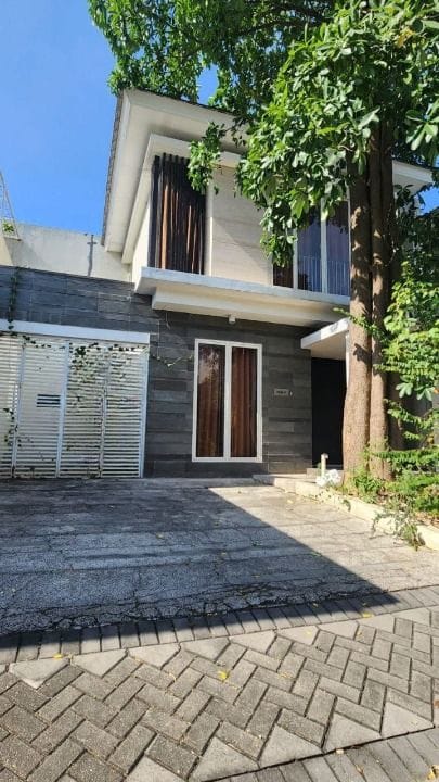 Disewakan Rumah Mewah 2 Lantai Pelican Hill Citraland Utara Surabaya Barat - Image 1
