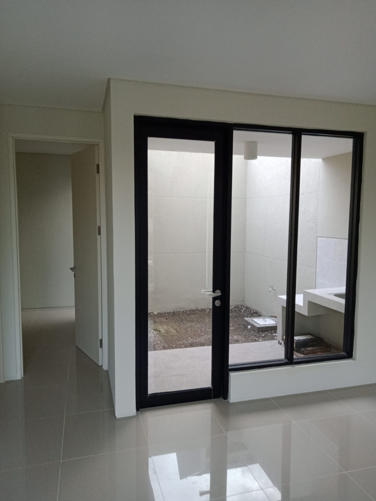 Dijual Rumah Siap Huni 2 Lantai Northwest Lake Citraland Utara Surabaya Barat - Image 1