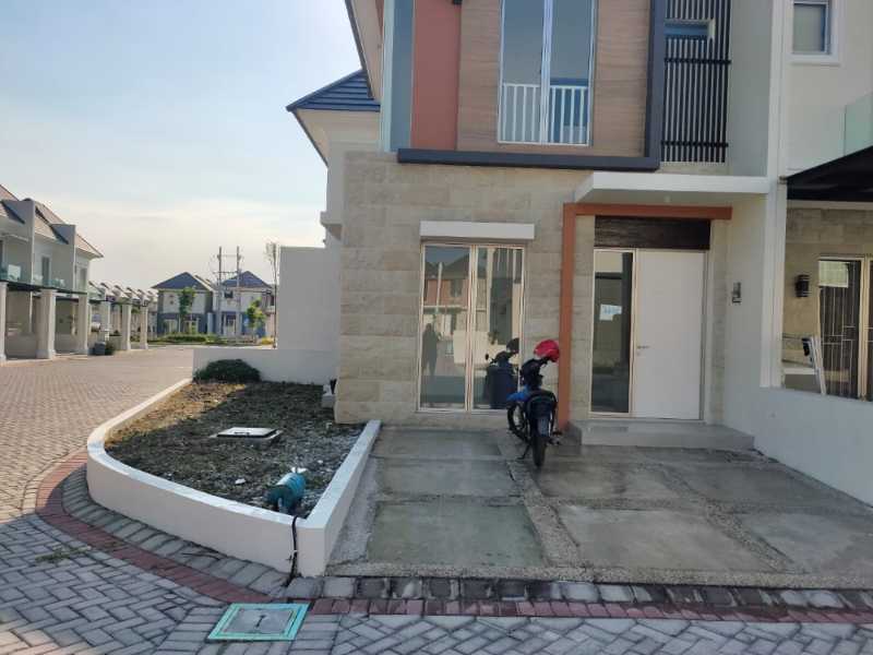 Dijual Rumah Baru Hook 2 Lantai SHM Siap Pakai di Greenland Menganti Surabaya Hadap Timur - Image 1