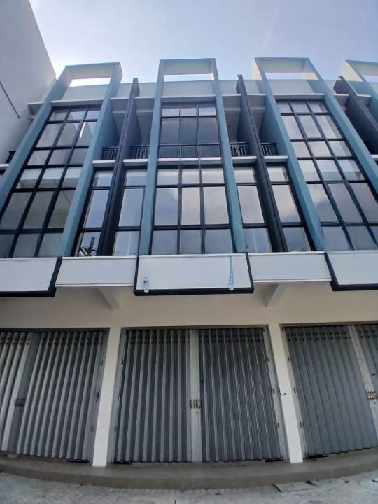 Dijual Ruko 4 lantai di nol Jalan Lokasi Strategis di Raya Wiyung Surabaya barat - Image 1