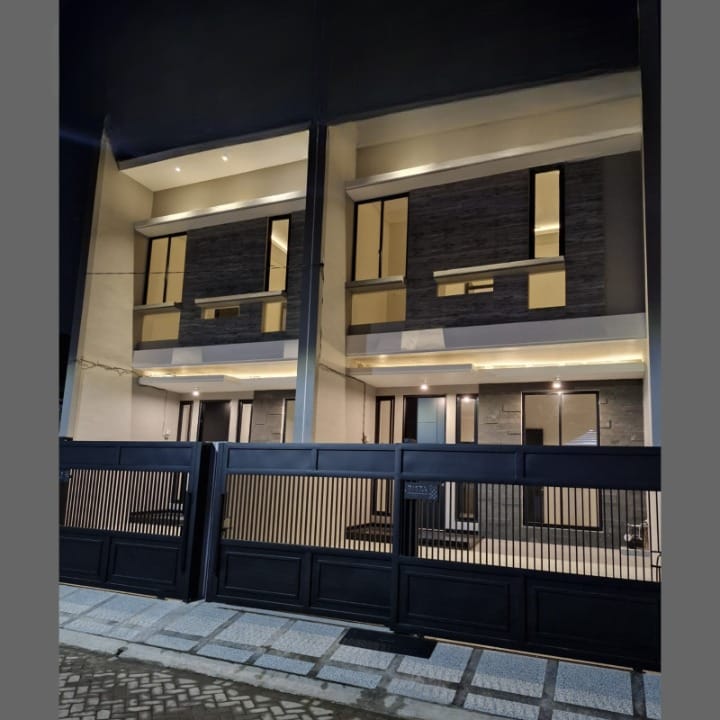 Dijual Rumah Mewah 2 Lantai Baru Gress di Klampis Semolo Surabaya Timur - Image 1