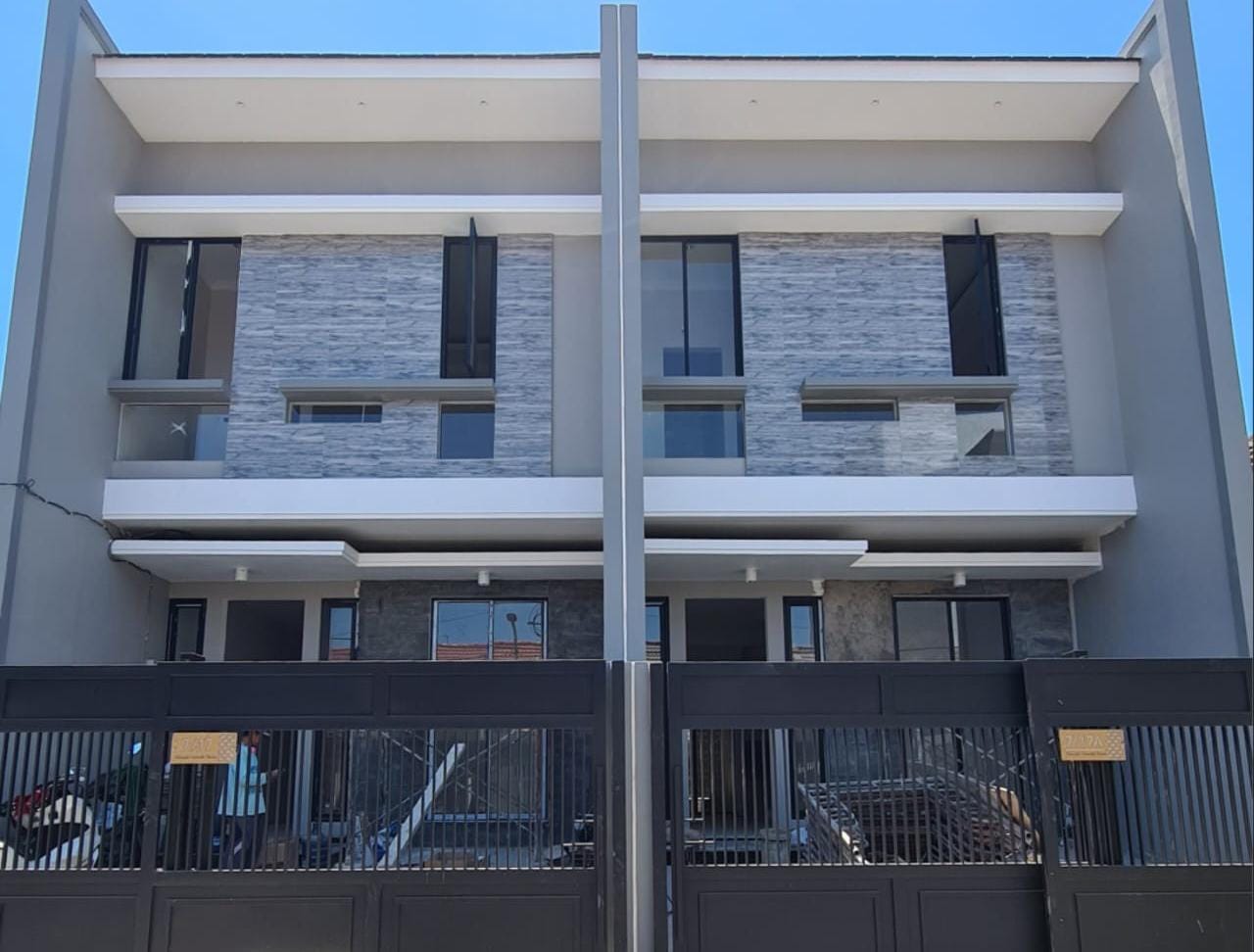 Dijual Rumah Mewah 2 Lantai Baru Gress di Klampis Semolo Surabaya Timur - Thumbnail 2
