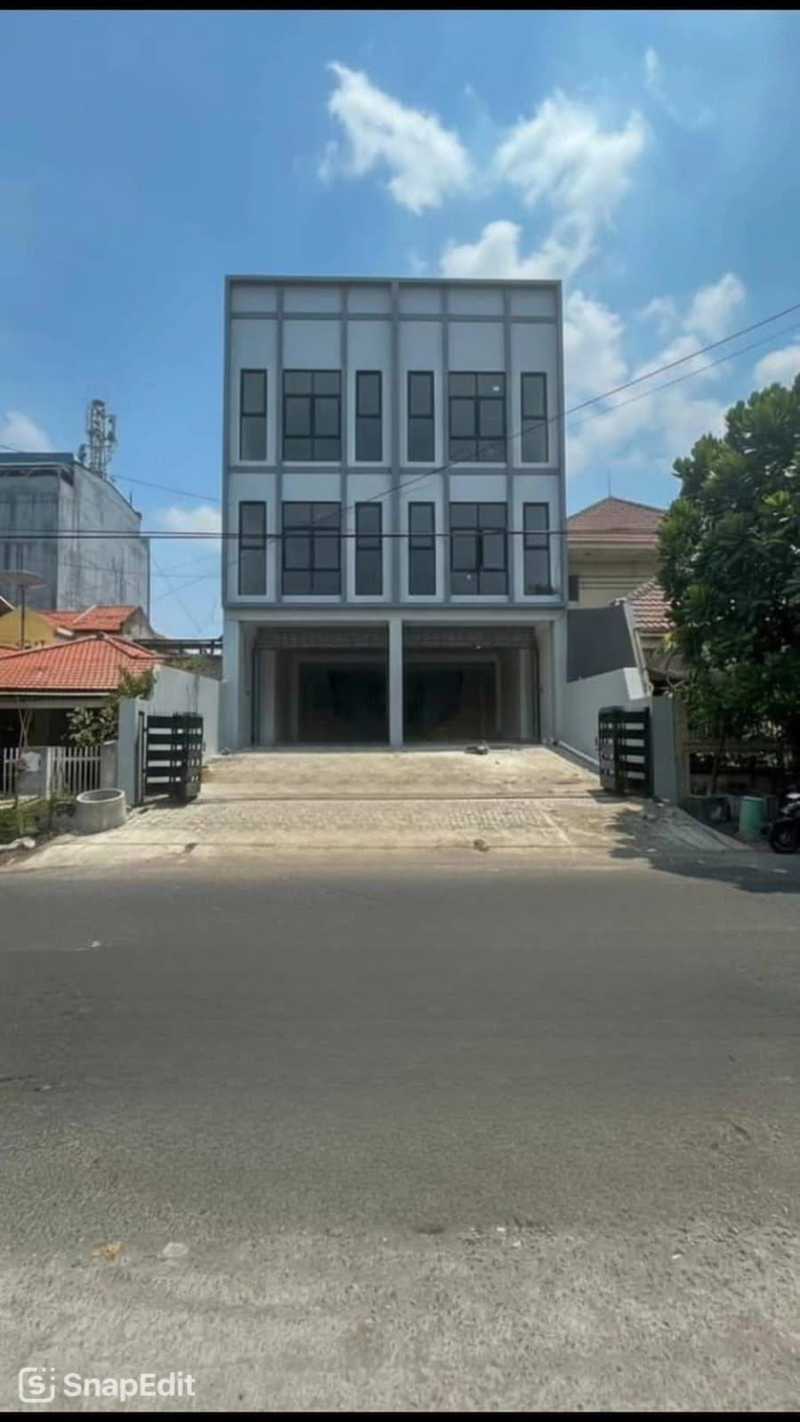 Disewakan Ruko Baru 3 Lantai di Pucang Anom Lokasi Strategis Jalan Raya - Image 1