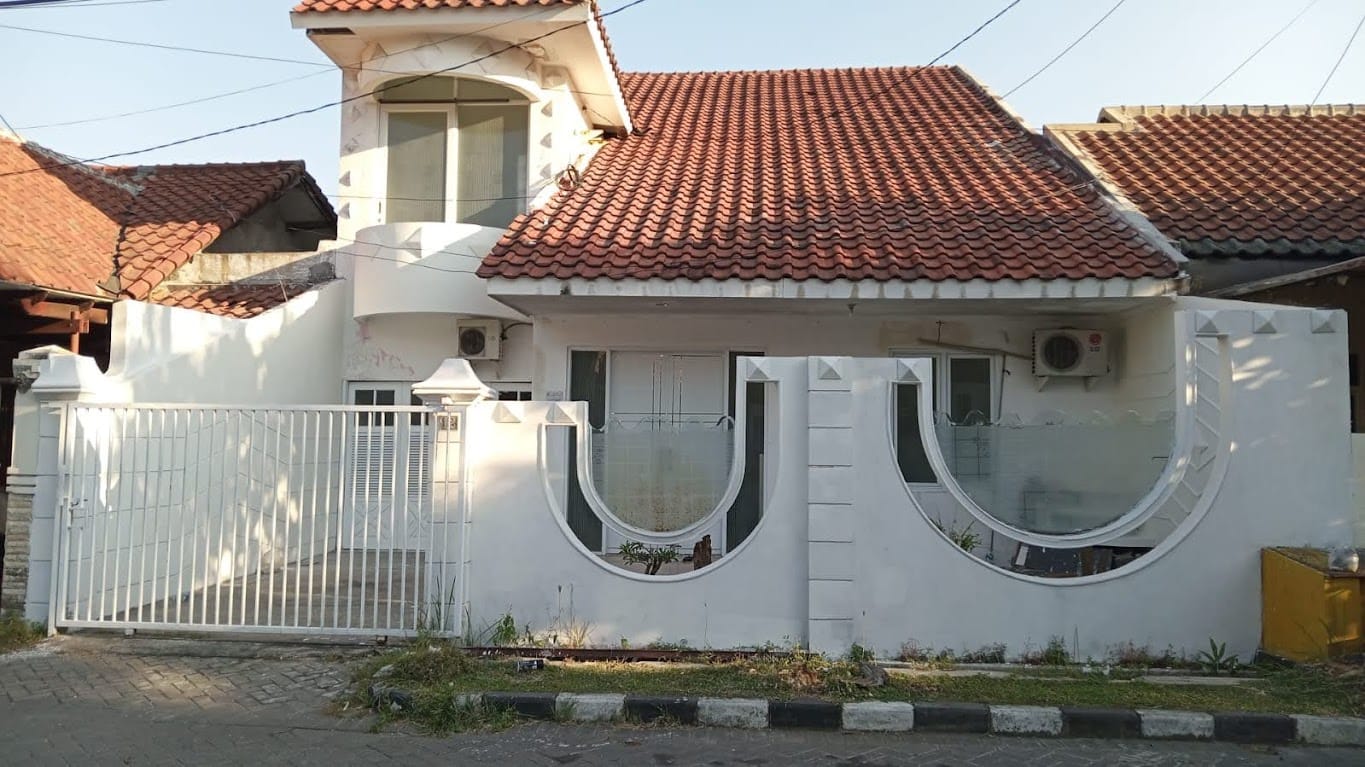 Dijual/Disewakan Rumah Siap Huni Babatan Pratama Wiyung Surabaya Barat - Image 1