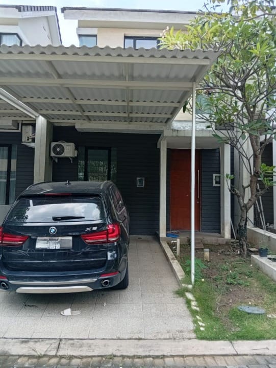 Disewakan Rumah 2 Lantai Northwest Lake Furnished Citraland Surabaya - Image 1