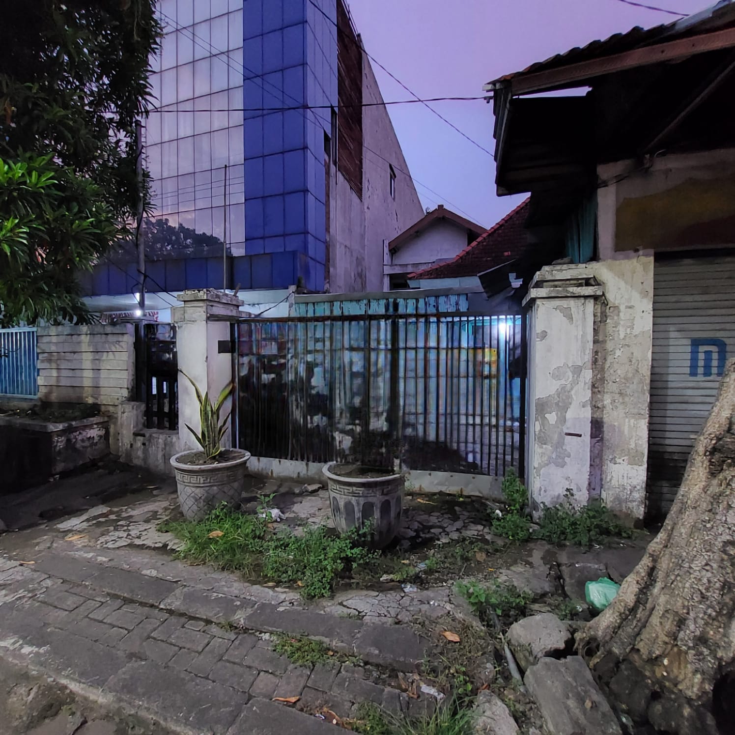 Dijual Rumah Usaha Hitung Tanah Nol Jalan Raya Surabaya Timur - Image 1