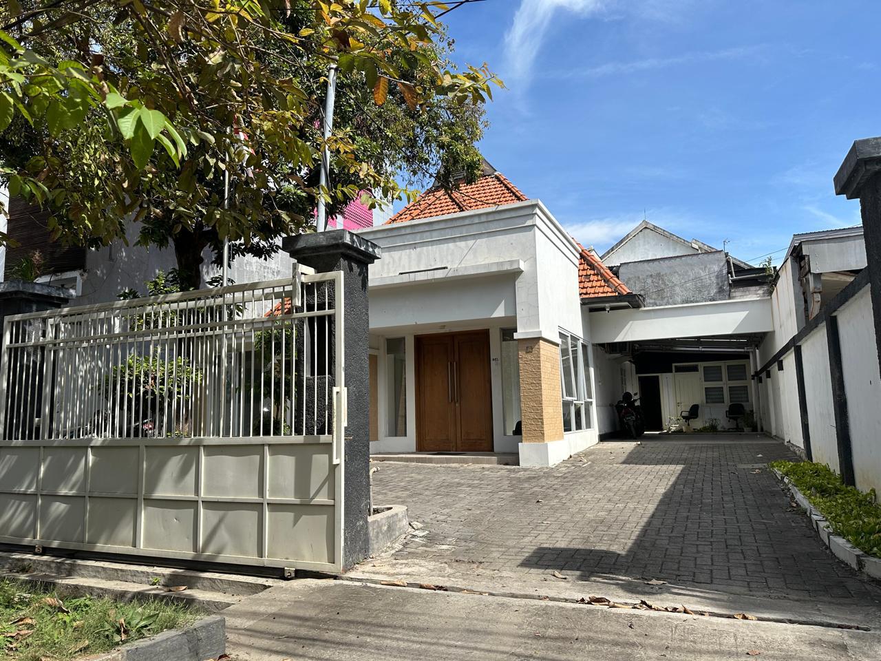 Jual/Sewa Rumah Klasik Tengah Kota Surabaya Pusat - Image 1