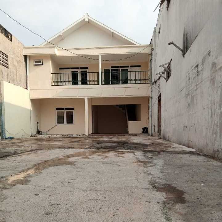Dijual Rumah Usaha Lokasi Strategis 4 BR di Gubeng Kertajaya Surabaya Timur - Image 1